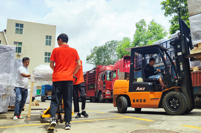 工廠實(shí)拍：日精智能汽車(chē)線束自動(dòng)化處理設(shè)備，發(fā)貨現(xiàn)場(chǎng)！